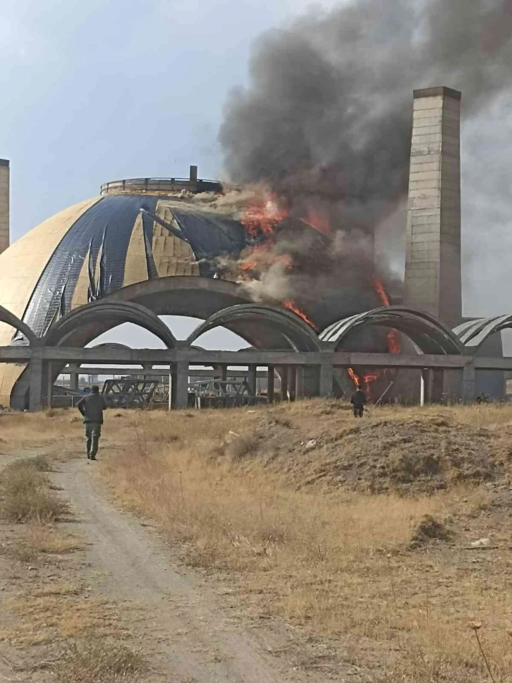 Cami inşaatında korkutan yangın
