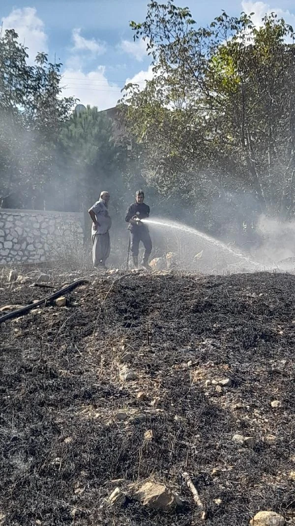 Çamlıyayla'da bahçe yangını söndürüldü