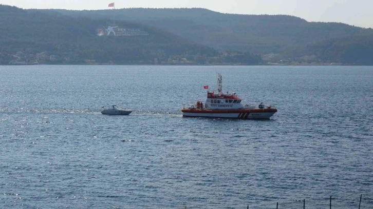 Çanakkale açıklarında sürüklenen tekne kurtarıldı
