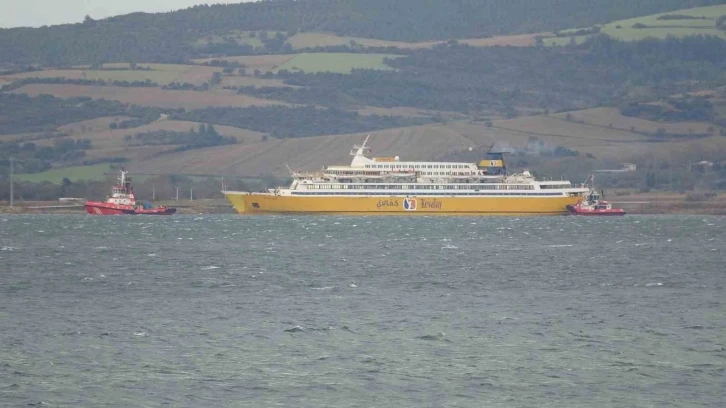 Çanakkale Boğazı’nda yolcu gemisi ‘Kevalay Queen’ makine arızası yaptı
