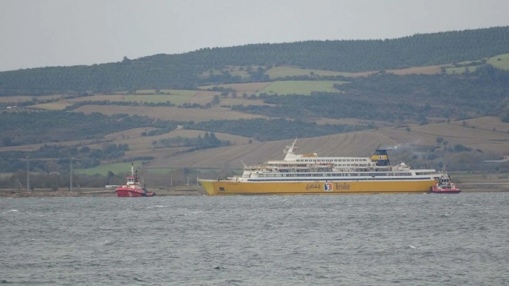 Çanakkale Boğazı'nda arıza yapan gemi sürüklendi