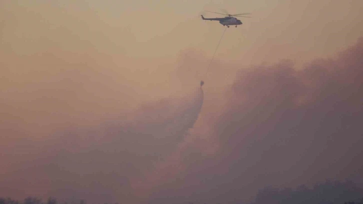 Çanakkale’de 14 saattir kontrol altına alınamayan orman yangınına havadan müdahale başladı
