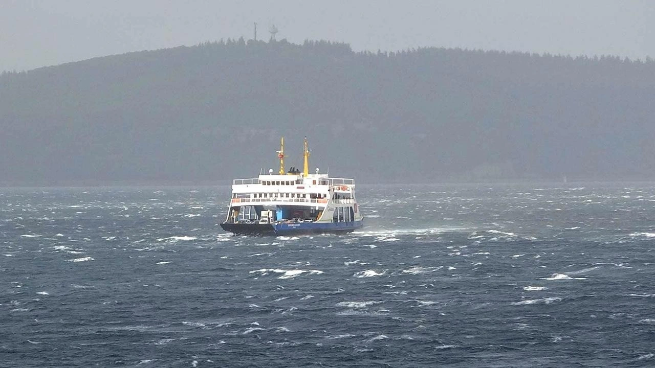 Çanakkale'de deniz ulaşımına 'fırtına' engeli! Seferler iptal edildi