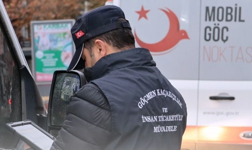 Çanakkale’de huzur uygulamalarında 185 kişi ile 383 düzensiz göçmen ve 35 göçmen kaçakçılığı organizatörü yakalandı
