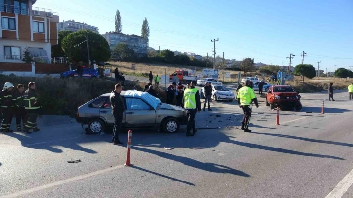 Çanakkale’de iki otomobil çarpıştı: 1 ölü, 1 yaralı
