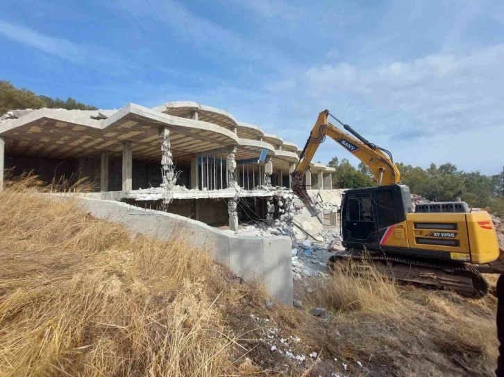 Çanakkale’de kaçak yapılar yıkılıyor
