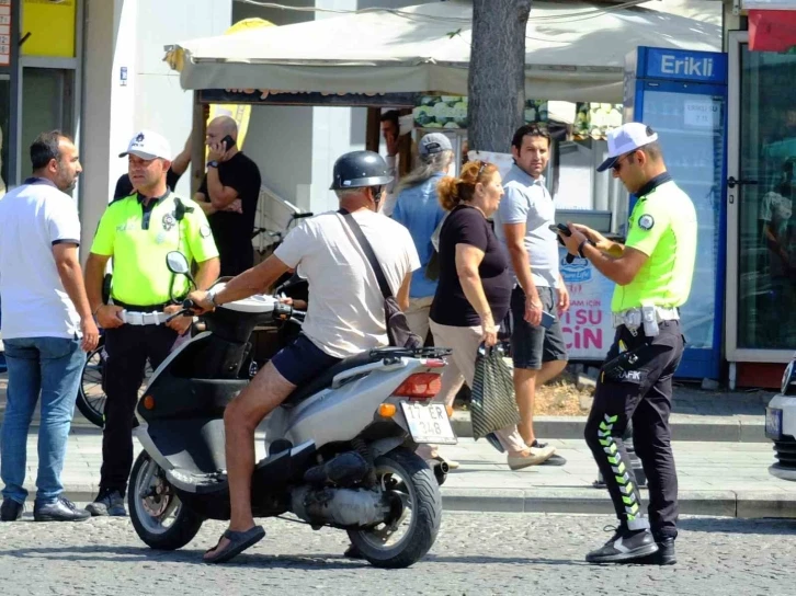 Çanakkale’de motosiklet sürücülerine “Kaskınla yol ver hayata” sloganıyla denetim gerçekleştirildi
