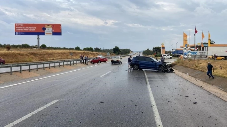 Çanakkale’de refüje çarpan aracın sürücüsü yaralandı
