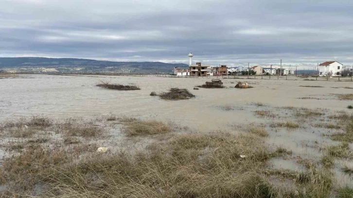 Çanakkale’de sağanak yağış sonrası yazlıklar sular altında
