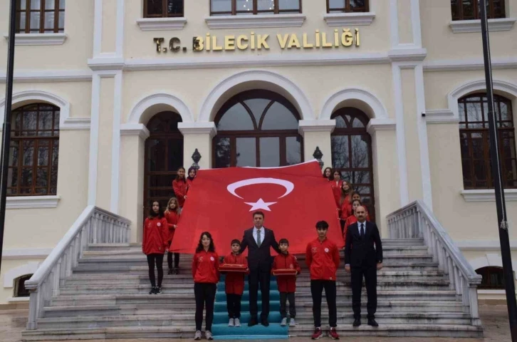 Çanakkale’den yola çıkan kutsal emanetler Bilecik’e ulaştı
