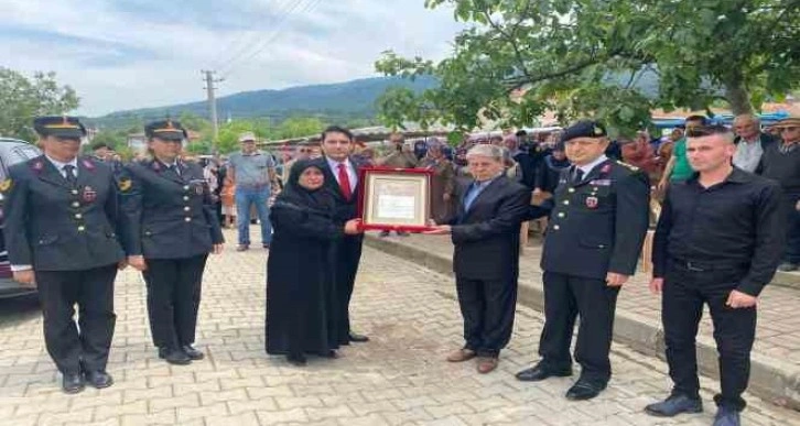 Çanakkaleli Şehit Jandarma Uzman Çavuş’un ailesine şehadet belgesi verildi