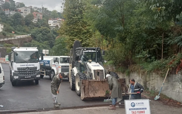 Canik’te sağanak yağışa karşı yoğun çalışma
