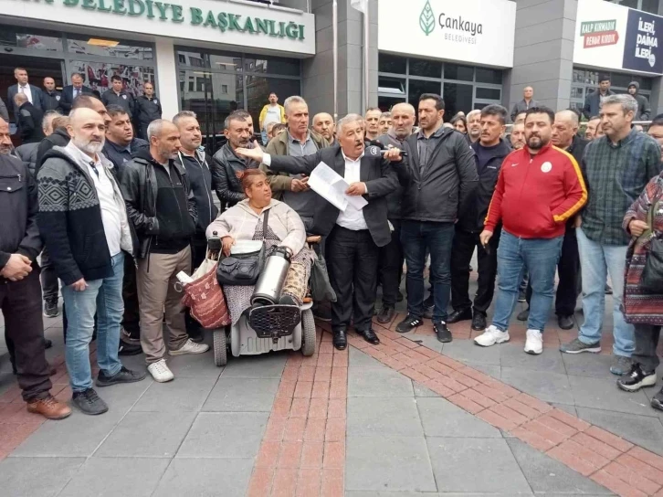 Çankaya Belediyesi’nin pazar yerine heykel sevdası esnafı ayaklandırdı
