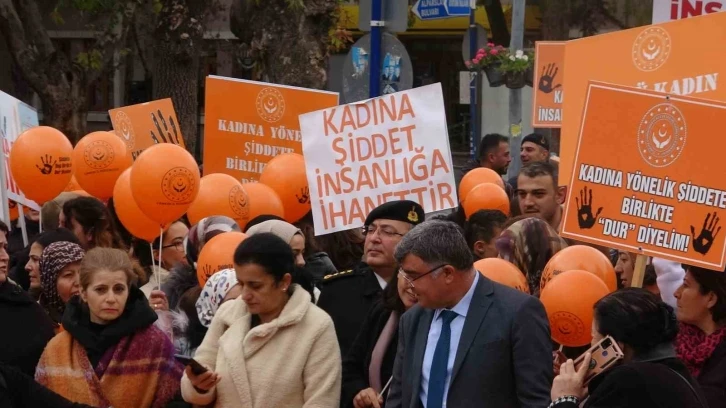 Çankırı’da yüzlerce vatandaş kadına yönelik şiddete ’dur’ demek için yürüdü
