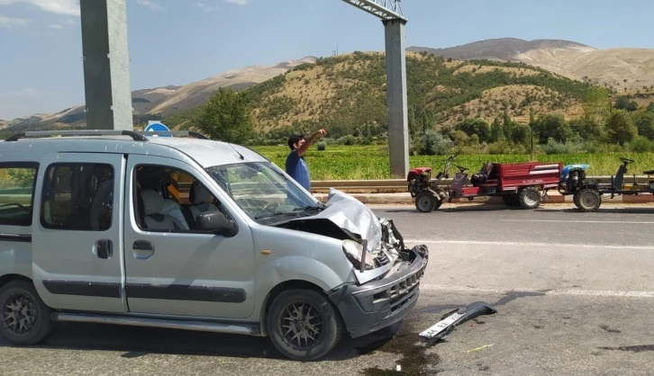 Çapa motoru ile hafif ticari araç çarpıştı: 6 yaralı
