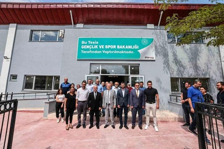 Çardak Kapalı Spor Salonu ve Gençlik Merkezi tamamlandı
