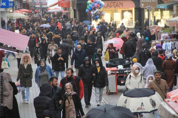 Çarşı pazarda bayram hareketliliği
