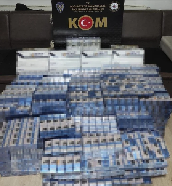 Çay paketleri içine gizlenmiş 3 bin 877 paket kaçak sigara ele geçirildi
