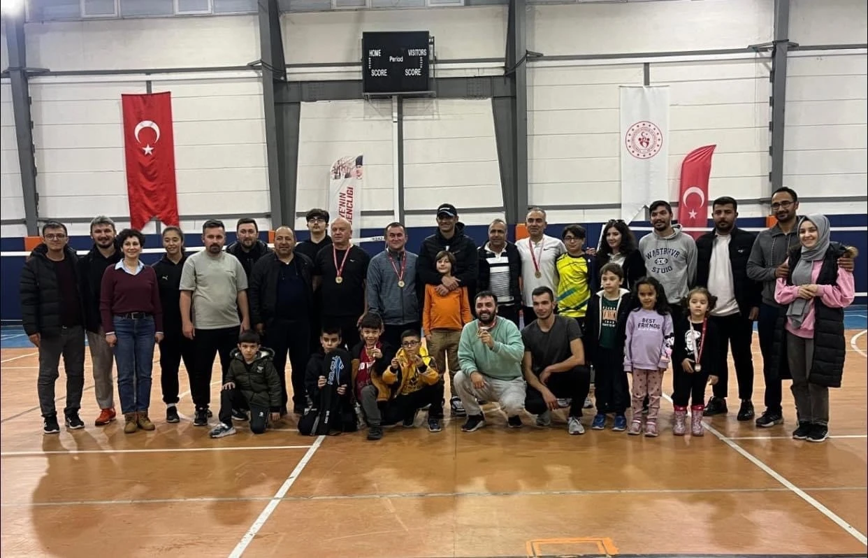 Çaycuma’da Badminton turnuvası düzenlendi
