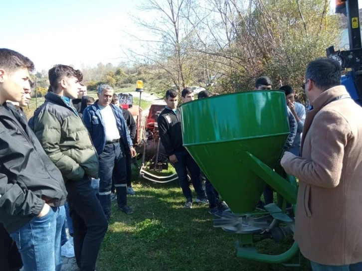 Çaycuma’da öğrenciler tarıma destek oldu, buğday ekildi
