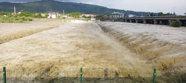 Çaycuma ilçesinde taşkınlar oluştu
