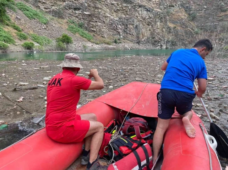 Çayda akıntıya kapılan hemşireyi arama çalışmaları devam ediyor
