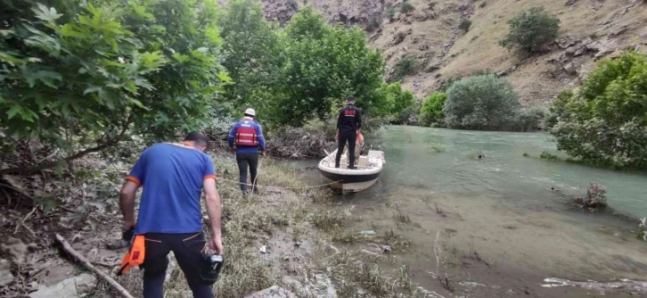 Çayda akıntıya kapılan sağlıkçıyı arama çalışmaları 7. gününde
