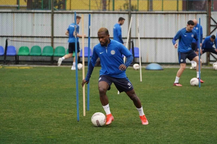 Çaykur Rizespor, Fenerbahçe maçı hazırlıklarını sürdürdü
