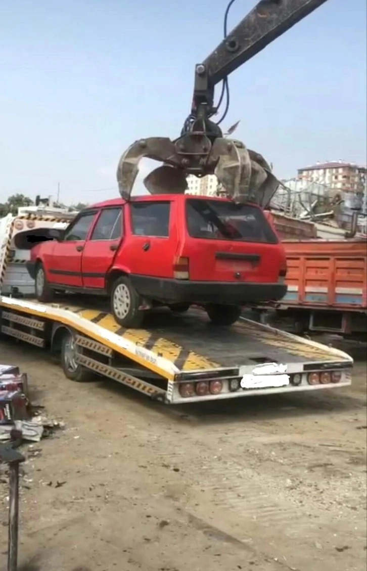 Çekici ile çaldıkları otomobili parçalayan şüpheliler yakalandı
