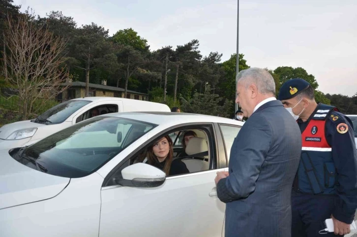 Çekmeköy’de ‘Bu Yolda Hep Birlikteyiz’ kampanyasıyla gerçekleşen trafik denetimine Kaymakam Resul Çelik katıldı
