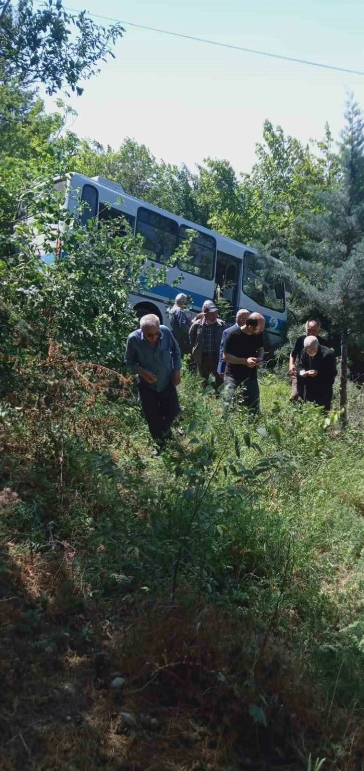 Cenaze dönüşü freni patlayan belediyeye ait midibüs uçuruma yuvarlandı: 9 yaralı
