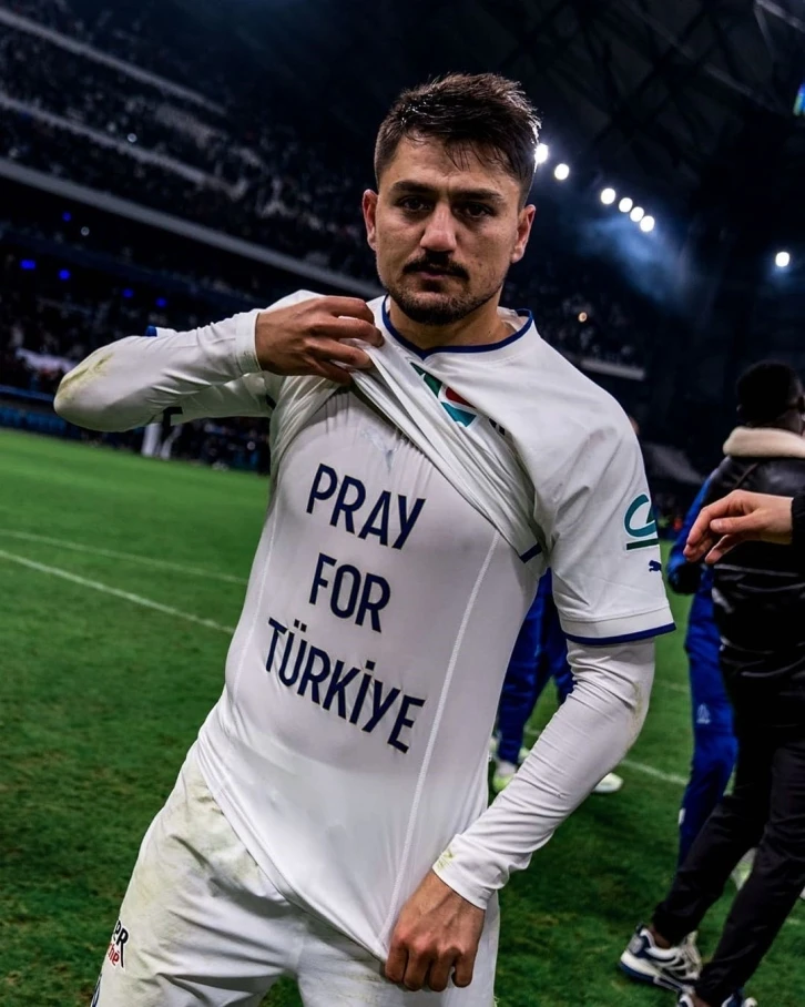 Cengiz Ünder: "Türkiye için dua edin"
