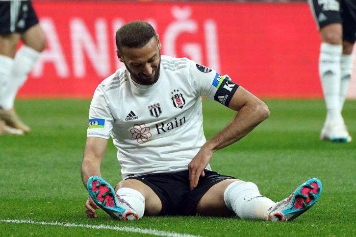 Cenk Tosun maça devam edemedi