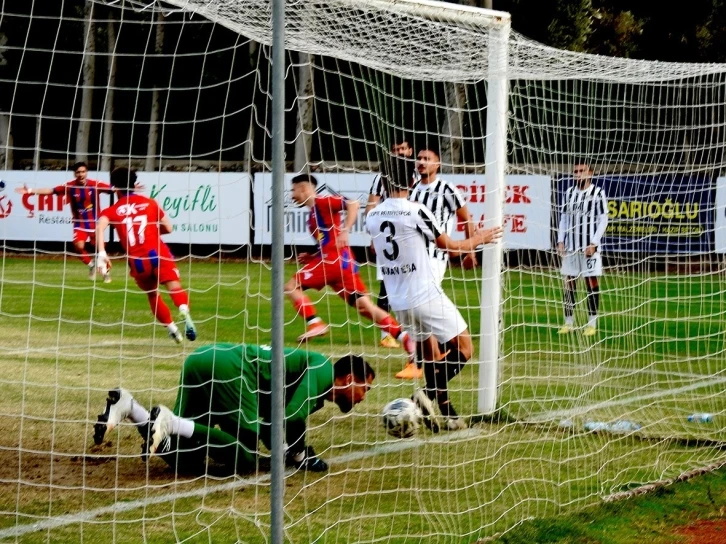 Çeşme Belediyespor sahasında 4-2 mağlup
