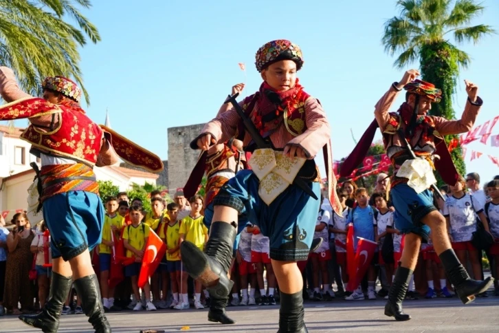 Çeşme Festivali “90’larda Çeşme” teması ile başladı
