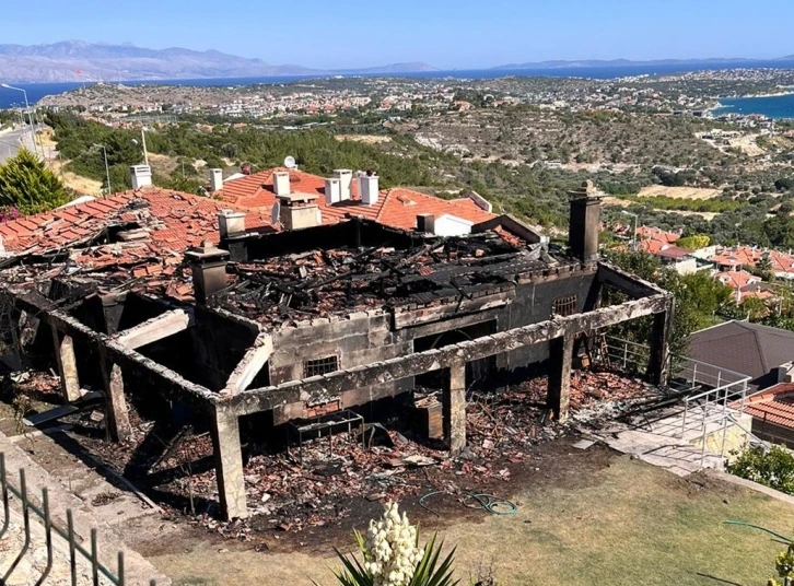 Çeşme yangınlarla sarsıldı, Fahrettinpaşa Mahallesi’nde de bir ev yandı
