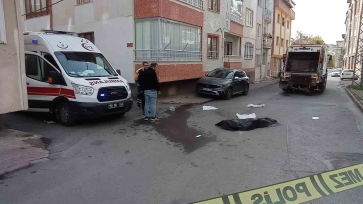 Çeşmeden su doldurup evine gidiyordu, fark etmeyen çöp kamyonu ölümüne neden oldu
