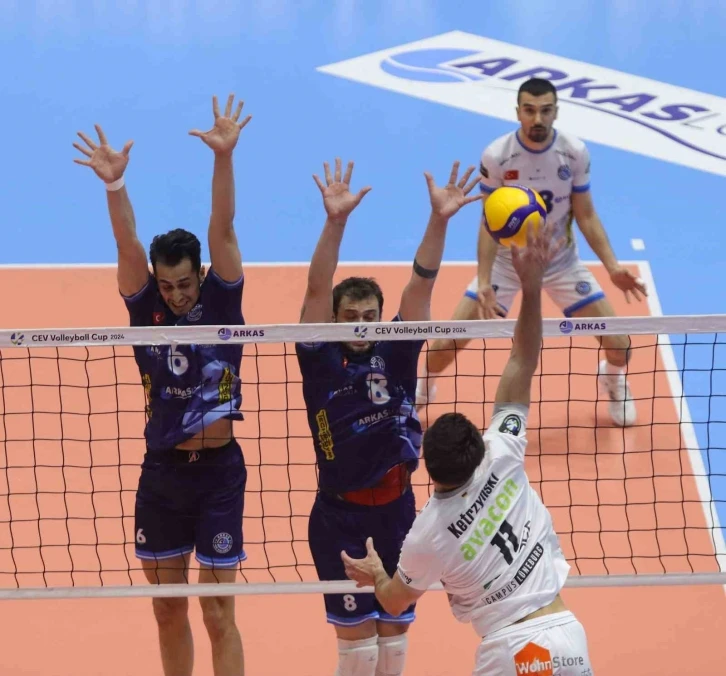 CEV Volleyball Cup: Arkas Spor: 3 - SVG Luneburg: 0
