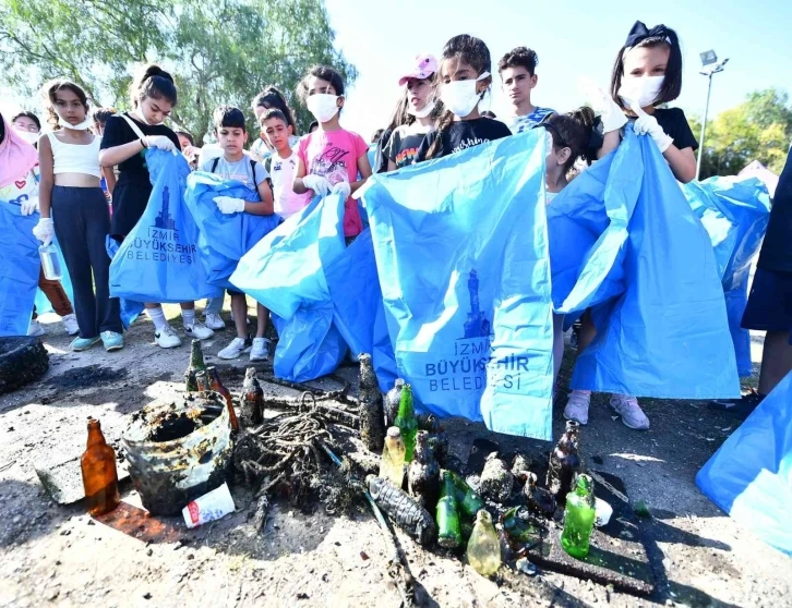 Çevre gönüllüleri 500 kilo çöp topladı
