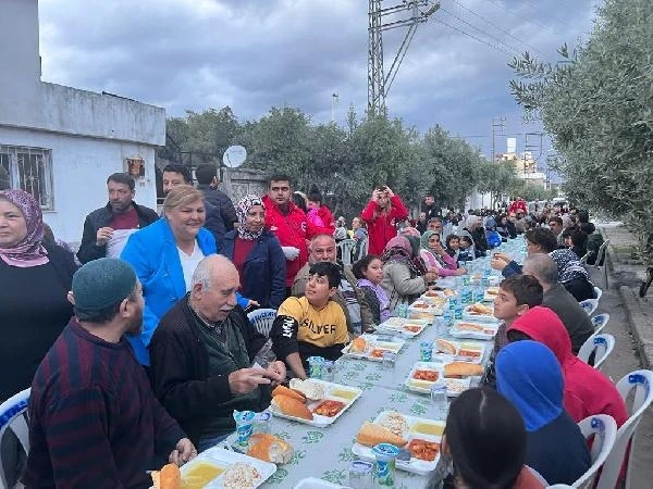 Ceyhan Belediyesi’nden her gün bir mahallede iftar programı