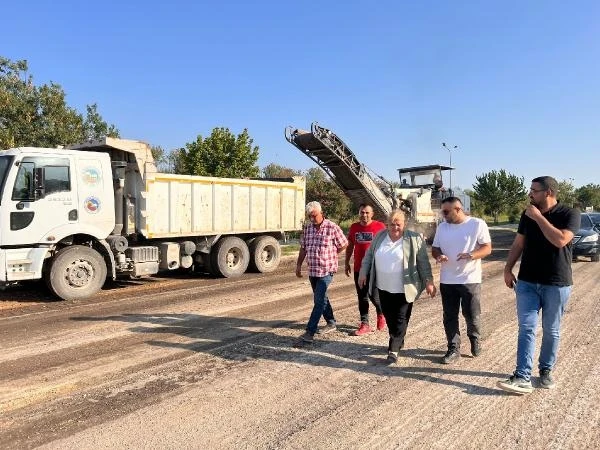 Ceyhan’da yol yenileme çalışmaları devam ediyor