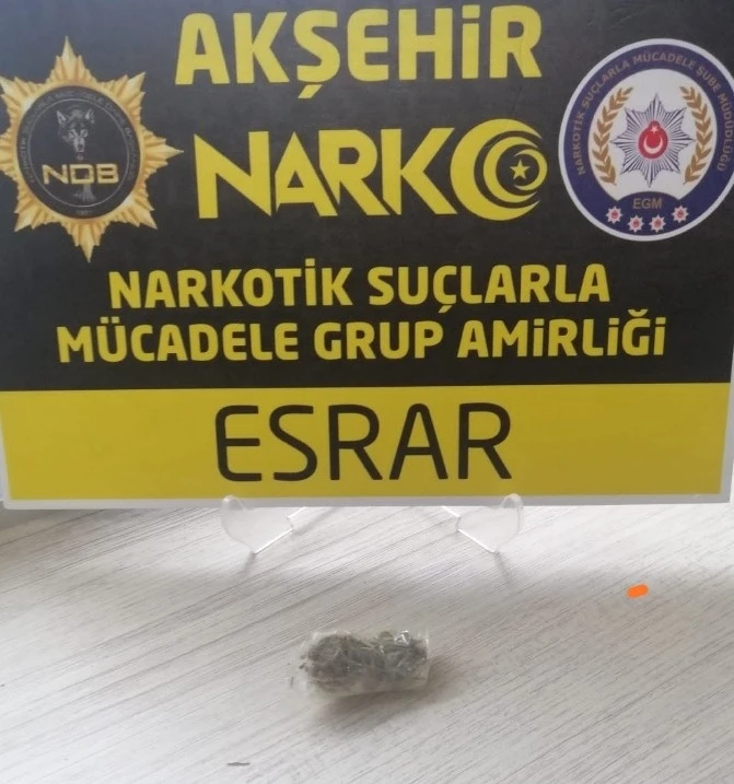 Cezaevine uyuşturucu sokmak isterken yakalandı
