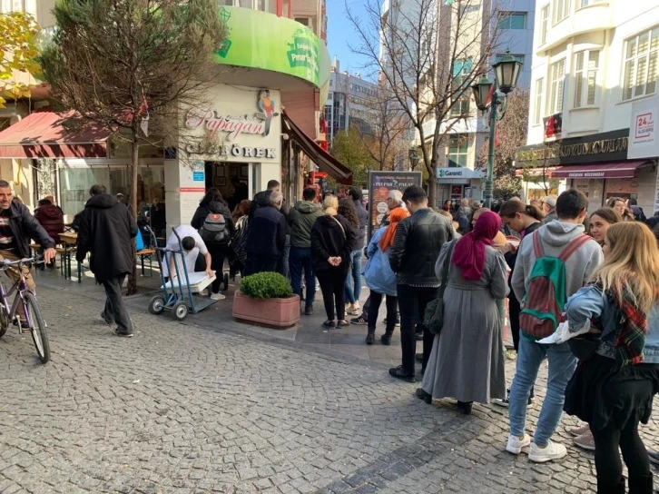 Çibörekçiler turistlerle doldu taştı
