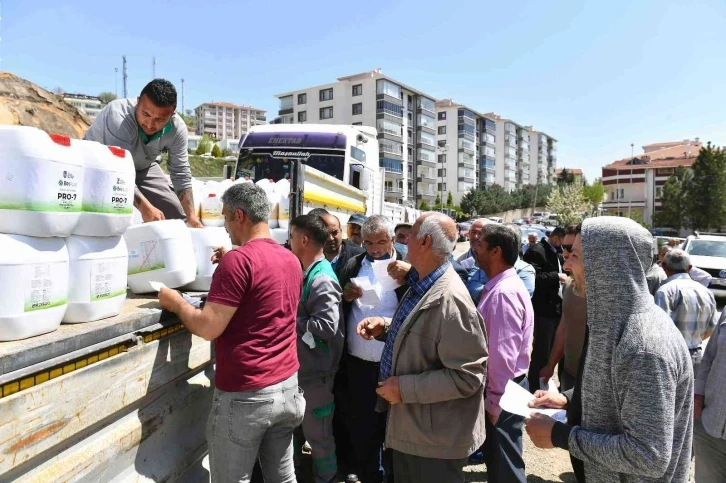 Çiftçilere sıvı gübre desteği devam ediyor
