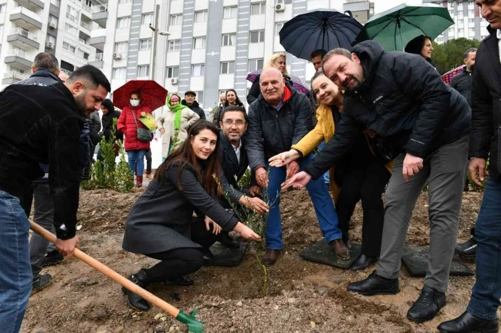 Çiğli’de 346 kadın için zeytin fidanları toprakla buluşturuldu
