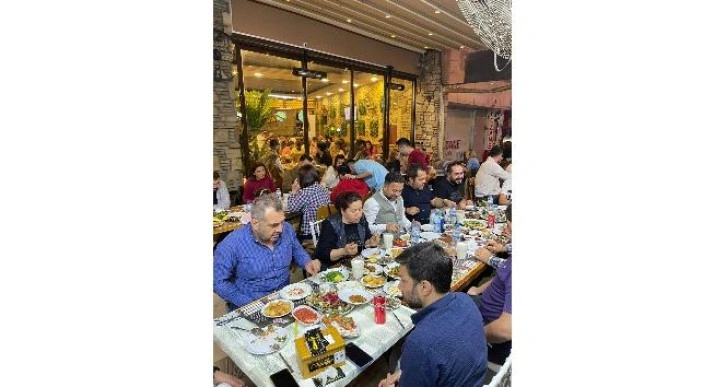 Cihangir Kebap, iftarda dolup taşıyor