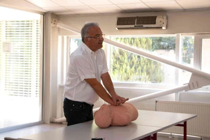 Çikolata fabrikası çalışanlarına ilk yardım eğitimi
