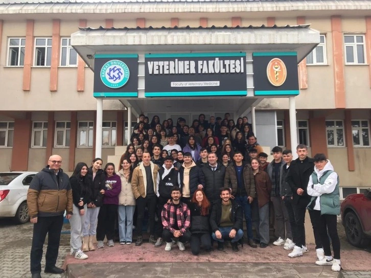 Çıldır Anadolu Lisesi ve İmam Hatip Lisesi öğrencileri Kars gezisinde