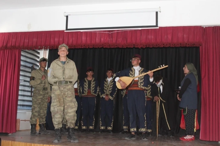 Çıldır’da Aşık Şenlik tiyatrosu sergilendi
