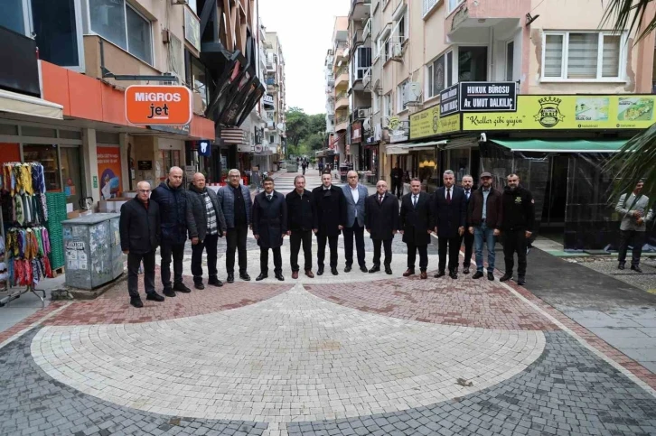 Çimentepe Caddesi esnaflarından Başkan Çelik’e hizmet teşekkürü
